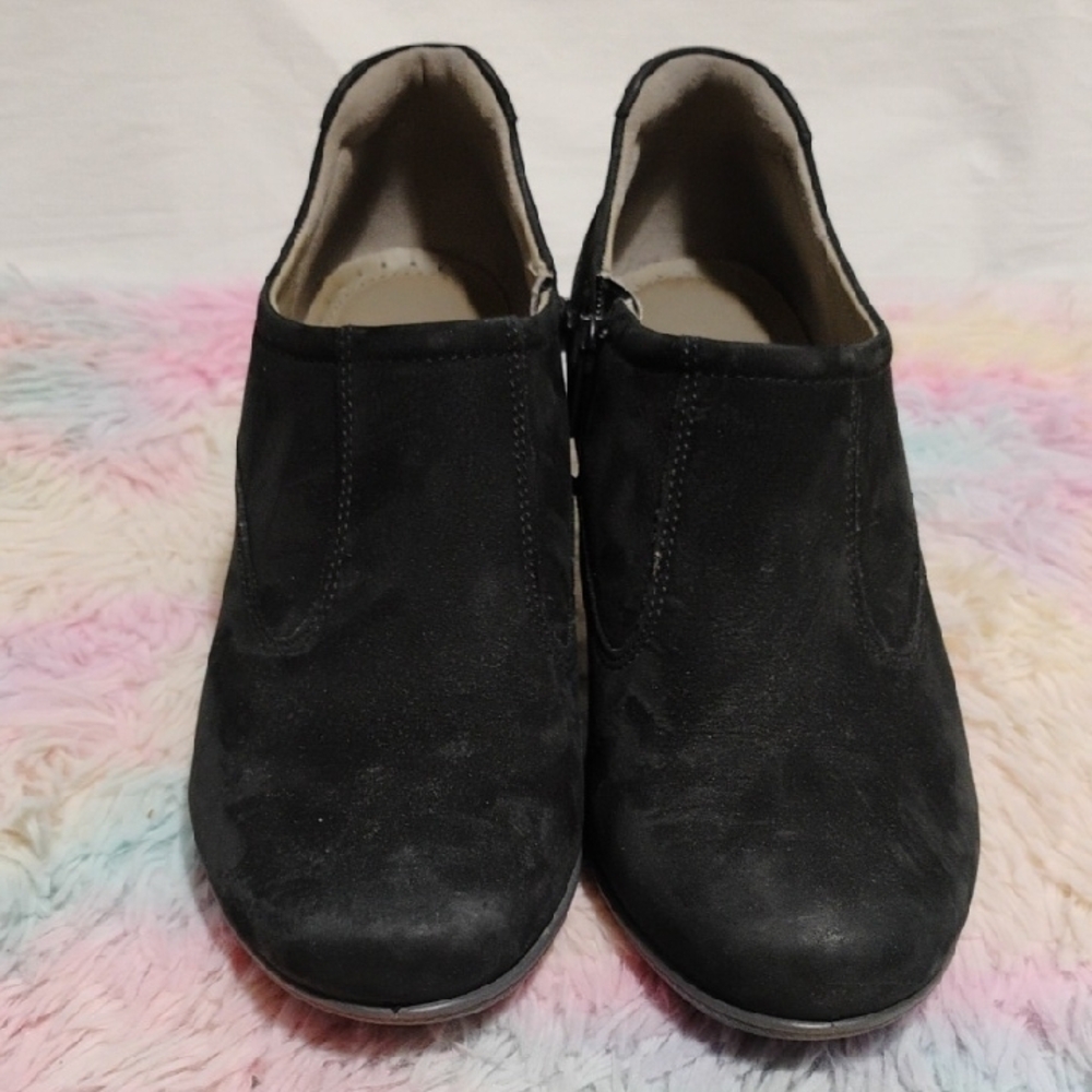 Like New Ecco Black Heeled Ankle Booties Sleek Minimalist Design Sz.38 - Picture 3 of 10